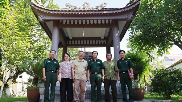 ĐOÀN CÁN BỘ HỌC VIỆN HẬU CẦN THĂM KHU LƯU NIỆM ĐỒNG CHÍ TRẦN ĐĂNG NINH