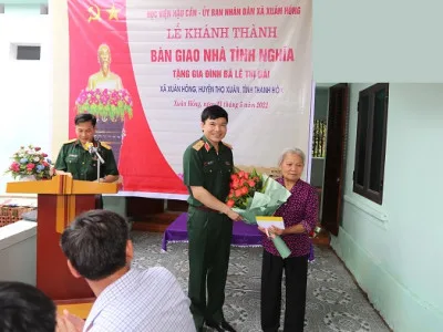 HỌC VIỆN TRAO NHÀ TÌNH NGHĨA TẶNG GIA ĐÌNH CHÍNH SÁCH