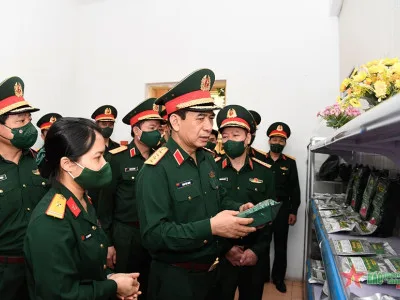 ĐẠI TƯỚNG PHAN VĂN GIANG KIỂM TRA VÀ LÀM VIỆC VỚI HỌC VIỆN HẬU CẦN