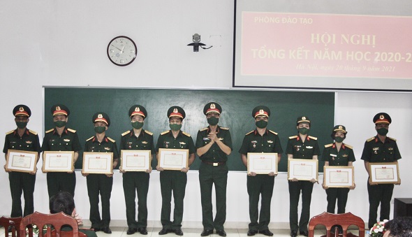 CHIẾN SĨ THI ĐUA TRÊN MẶT TRẬN PHÒNG, CHỐNG COVID-19