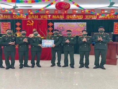 THỦ TRƯỞNG HOC VIỆN KIỂM TRA, CHÚC TẾT TẠI TIỂU ĐOÀN 4