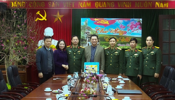 HỌC VIỆN HẬU CẦN TRAO TẶNG ỦNG HỘ QUỸ VÌ NGƯỜI NGHÈO CỦA HUYỆN VÀ TRAO QUÀ TẾT TẠI XÃ YÊN ĐỔ