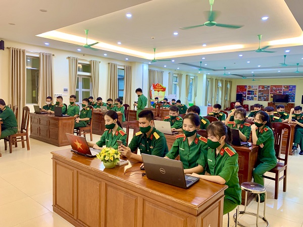 CÁN BỘ, ĐOÀN VIÊN THANH NIÊN ĐOÀN CƠ SỞ TIỂU ĐOÀN 1 SỔI NỔI THAM GIA CUỘC THI TRỰC TUYẾN TÌM HIỂU VỀ ĐẠI TƯỚNG VÕ NGUYÊN GIÁP