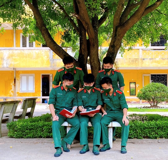 THỦ KHOA LÊ VIẾT THÀNH ĐAM MÊ HỌC TẬP