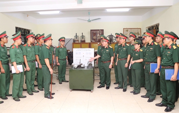 THI ĐUA LẬP CÔNG, TÔ HỒNG TRUYỀN THỐNG