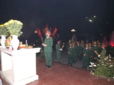 THỦ TRƯỞNG HỌC VIỆN CHÚC TẾT ĐÊM GIAO THỪA