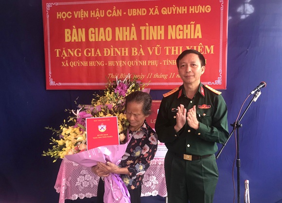 HỌC VIỆN HẬU CẦN  TRAO NHÀ TÌNH NGHĨA TẶNG THÂN NHÂN LIỆT SĨ TẠI THÁI BÌNH