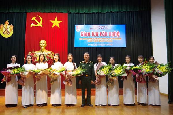 TIỂU ĐOÀN 1 TỔ CHỨC GIAO LƯU VĂN NGHỆ CHÀO MỪNG 90 NĂM NGÀY THÀNH LẬP HỘI LIÊN HIỆP PHỤ NỮ VIỆT NAM