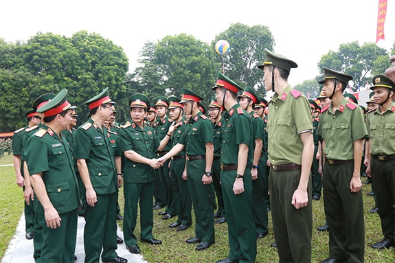 TẬP TRUNG XÂY DỰNG ĐỘI NGŨ NHÀ GIÁO TRÍ TUỆ, CHÍNH QUY, MẪU MỰC PHỤC VỤ ĐỔI MỚI CÔNG TÁC GIÁO DỤC, ĐÀO TẠO