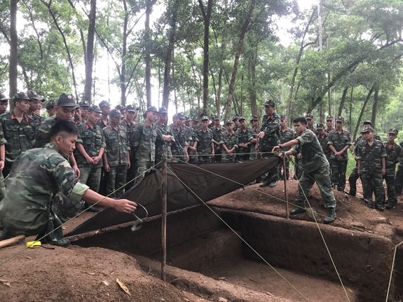 ĐỘT PHÁ KHẮC PHỤC KHÂU KHÓ, VIỆC KÉM