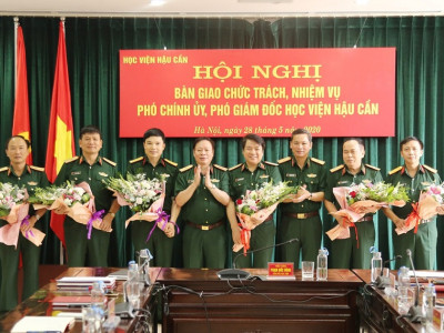BÀN GIAO CHỨC TRÁCH, NHIỆM VỤ PHÓ CHÍNH ỦY, PHÓ GIÁM ĐỐC HỌC VIỆN HẬU CẦN