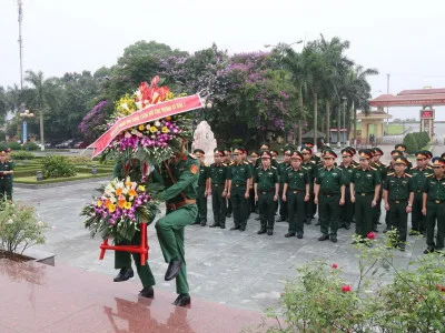 HỌC VIỆN HẬU CẦN TỔ CHỨC DÂNG HƯƠNG, TRỒNG CÂY XANH NHÂN KỶ NIỆM 130 NGÀY SINH CHỦ TỊCH HỒ CHÍ MINH