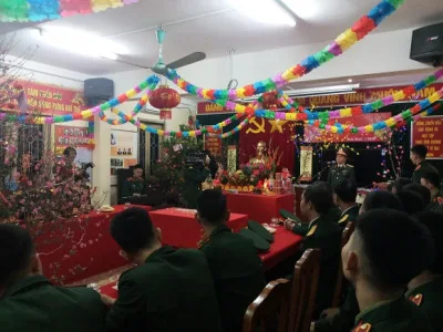 THỦ TRƯỞNG HỌC VIỆN HẬU CẦN CHÚC TẾT ĐÊM GIAO THỪA