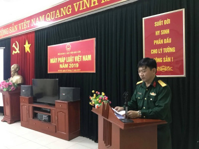 Tin bài: Cán bộ, học viên, nhân viên Tiểu đoàn 5 hưởng ứng Ngày Pháp luật nước Cộng Hòa xã hội Chủ nghĩa Việt Nam