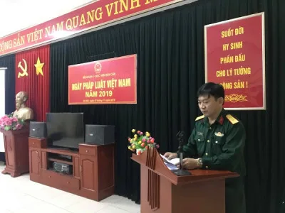Tin bài: Cán bộ, học viên, nhân viên Tiểu đoàn 5 hưởng ứng Ngày Pháp luật nước Cộng Hòa xã hội Chủ nghĩa Việt Nam