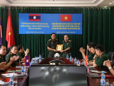 ĐOÀN CÁN BỘ CÔNG TÁC THANH NIÊN QUÂN ĐỘI NHÂN DÂN LÀO THĂM, GIAO LƯU TẠI HỌC VIỆN HẬU CẦN