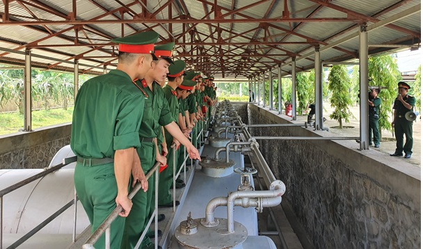 HỌC VIÊN LỚP S423A – TIỂU ĐOÀN 4 THĂM QUAN, HỌC TẬP TẠI TRUNG ĐOÀN 652 – CỤC HẬU CẦN – QUÂN KHU 2