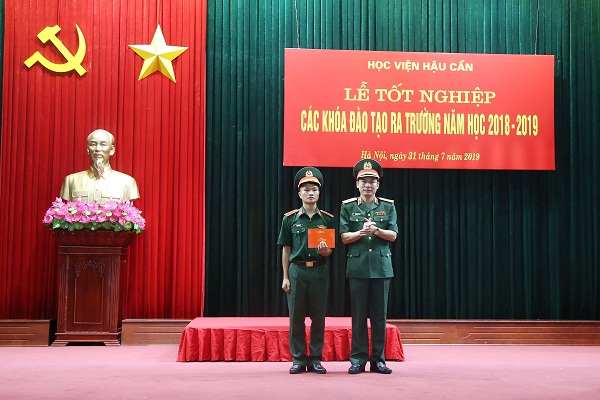 CHÀNG THỦ KHOA “BA KHÔNG”