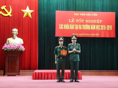 CHÀNG THỦ KHOA “BA KHÔNG”