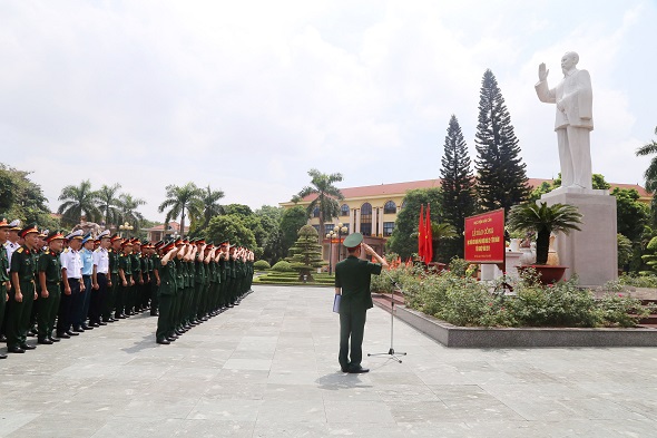 HỌC VIỆN HẬU CẦN TỔ CHỨC LỄ BÁO CÔNG CHO HỌC VIÊN CỬ NHÂN PHÂN ĐỘI KHÓA 22 TỐT NGHIỆP NĂM 2019