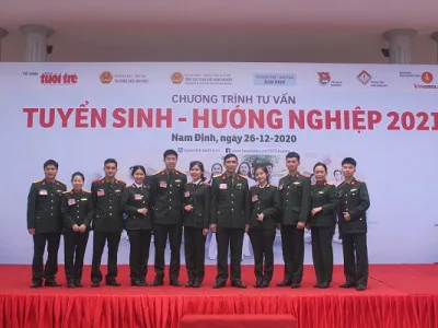 THỦ TRƯỞNG HỌC VIỆN CHÚC TẾT ĐÊM GIAO THỪA