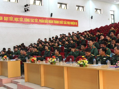 HỌC VIỆN KIỂM TRA, CHẤM ĐIỂN TRANG TRÍ TẾT VÀ BÀN THỜ TỔ QUỐC