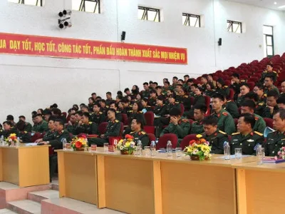 HỌC VIỆN KIỂM TRA, CHẤM ĐIỂN TRANG TRÍ TẾT VÀ BÀN THỜ TỔ QUỐC