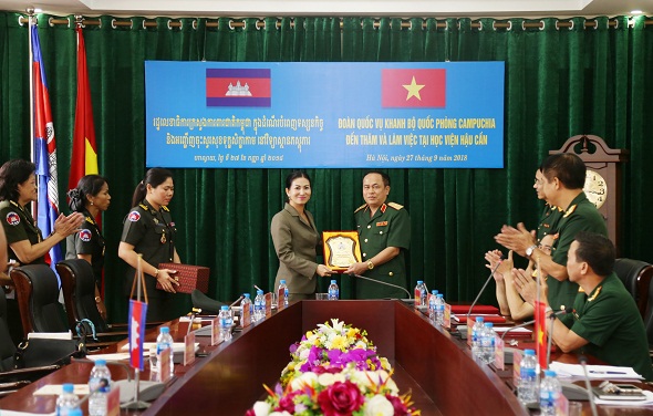 HỌC VIỆN HẬU CẦN ĐÓN TIẾP VÀ LÀM VIỆC VỚI ĐOÀN QUỐC VỤ KHANH - BỘ QUỐC PHÒNG CAMPUCHIA