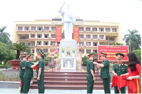 Một số giải pháp xây dựng tổ chức đảng vững mạnh về chính trị, tư tưởng, tổ chức và đạo đức ở Học viện Hậu cần