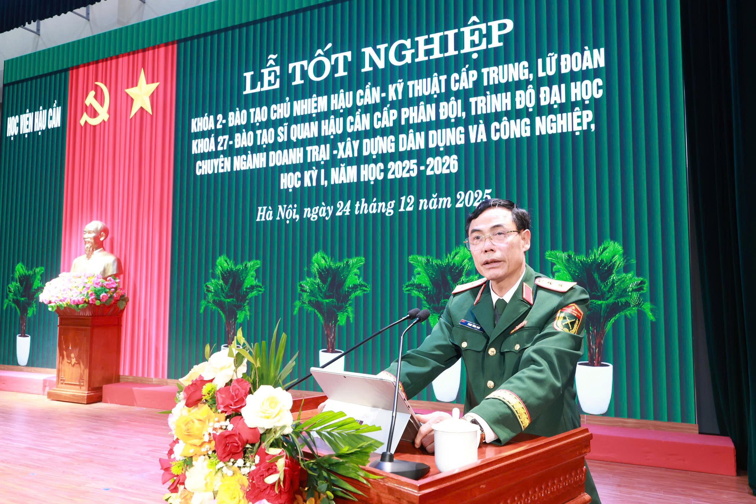 HỌC VIỆN HẬU CẦN TỔ CHỨC LỄ TỐT NGHIỆP CÁC KHÓA ĐÀO TẠO RA TRƯỜNG HỌC KỲ I, NĂM HỌC 2025-2026