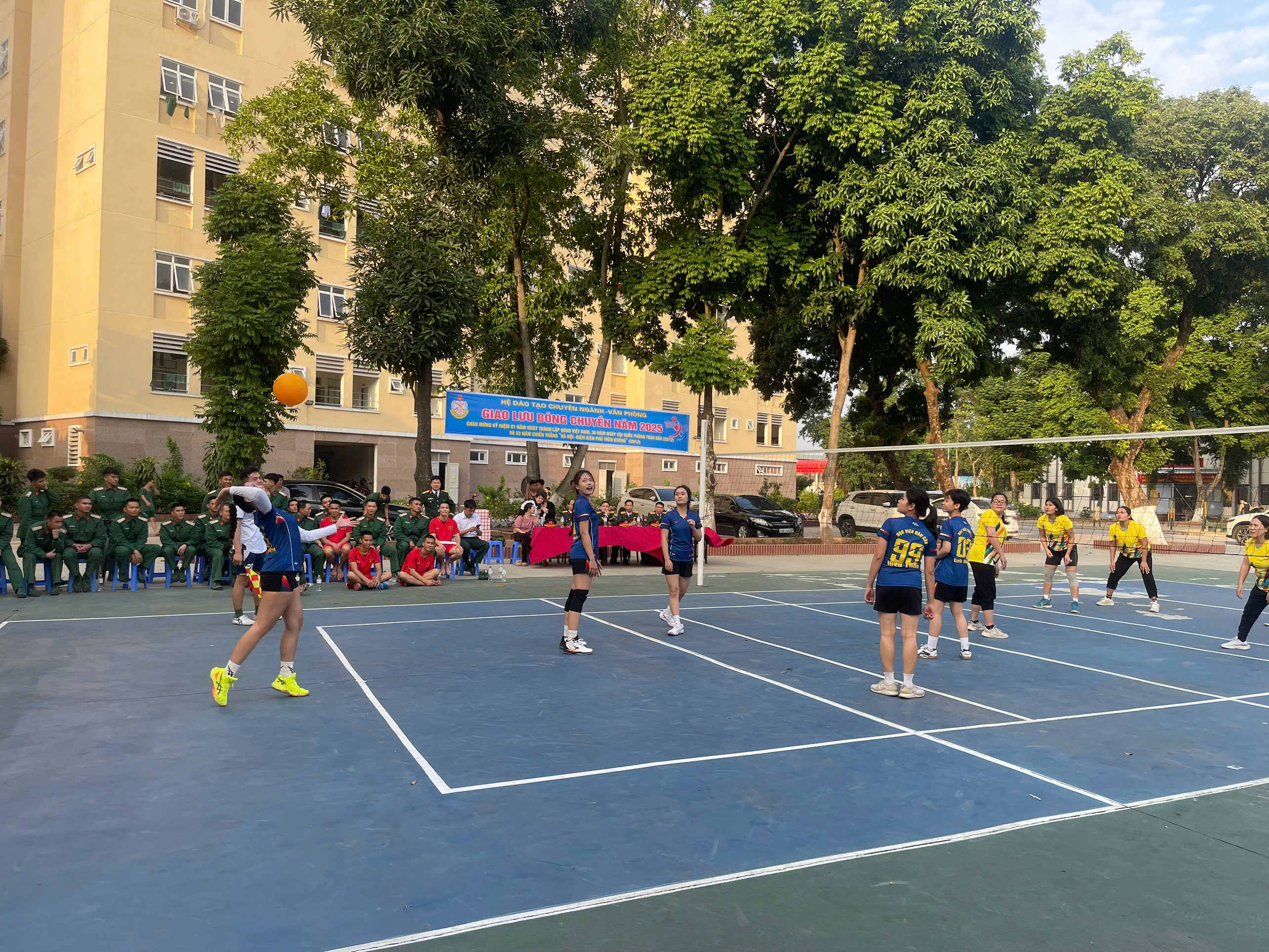 TUỔI TRẺ HỌC VIỆN HẬU CẦN SÔI NỔI HOẠT ĐỘNG CHÀO MỪNG NGÀY THÀNH LẬP QUÂN ĐỘI NHÂN DÂN VIỆT NAM VÀ NGÀY HỘI QUỐC PHÒNG TOÀN DÂN