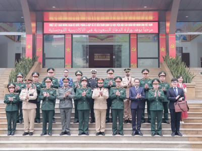 ĐOÀN BỘ QUỐC PHÒNG Ả-RẬP XÊ-ÚT ĐẾN THAM QUAN TẠI HỌC VIỆN HẬU CẦN
