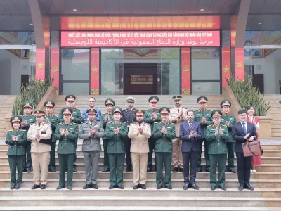 ĐOÀN BỘ QUỐC PHÒNG Ả-RẬP XÊ-ÚT ĐẾN THAM QUAN TẠI HỌC VIỆN HẬU CẦN