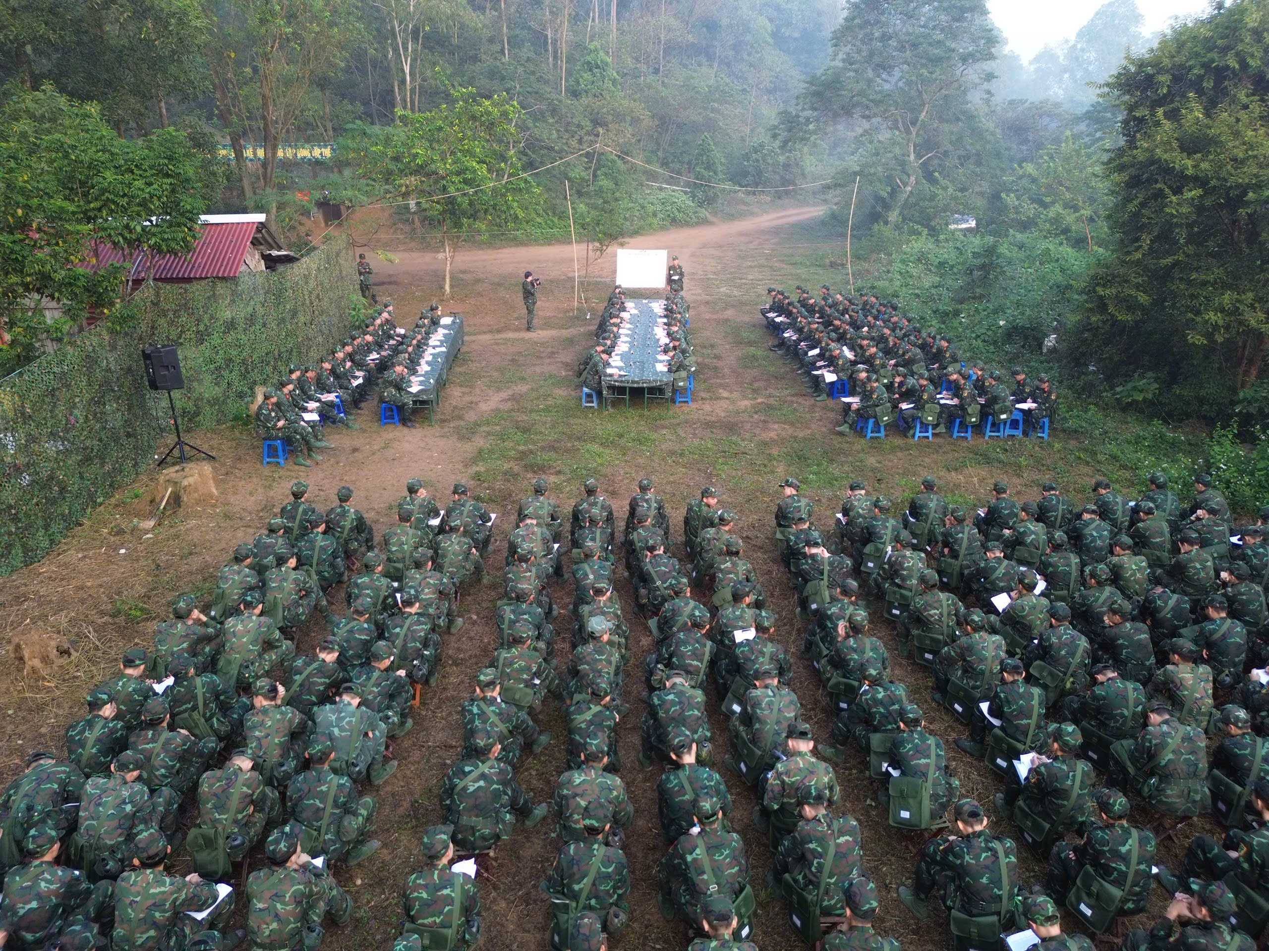 HỌC VIỆN HẬU CẦN: TỔ CHỨC HỘI NGHỊ  ĐẢNG ỦY TRUNG ĐOÀN TRONG DIỄN TẬP H-25D