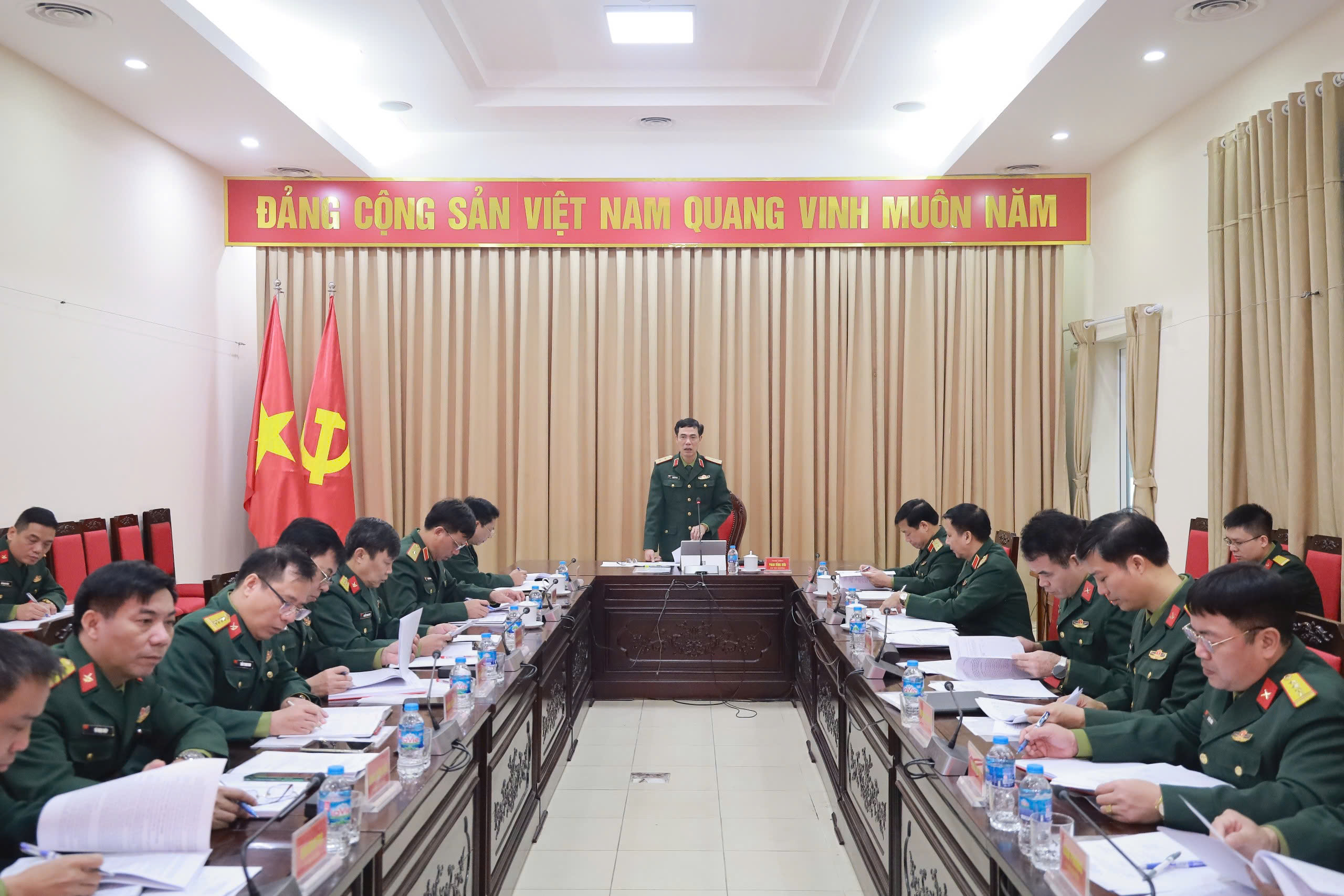 HỌC VIỆN HẬU CẦN TỔ CHỨC XÉT, CÔNG NHẬN TỐT NGHIỆP CHO HỌC VIÊN KHÓA 02 – ĐÀO TẠO DÀI HẠN CHỦ NHIỆM HẬU CẦN – KỸ THUẬT CẤP TRUNG, LỮ ĐOÀN VÀ KHÓA 27 – ĐÀO TẠO SĨ QUAN HẬU CẦN CẤP PHÂN ĐỘI TRÌ