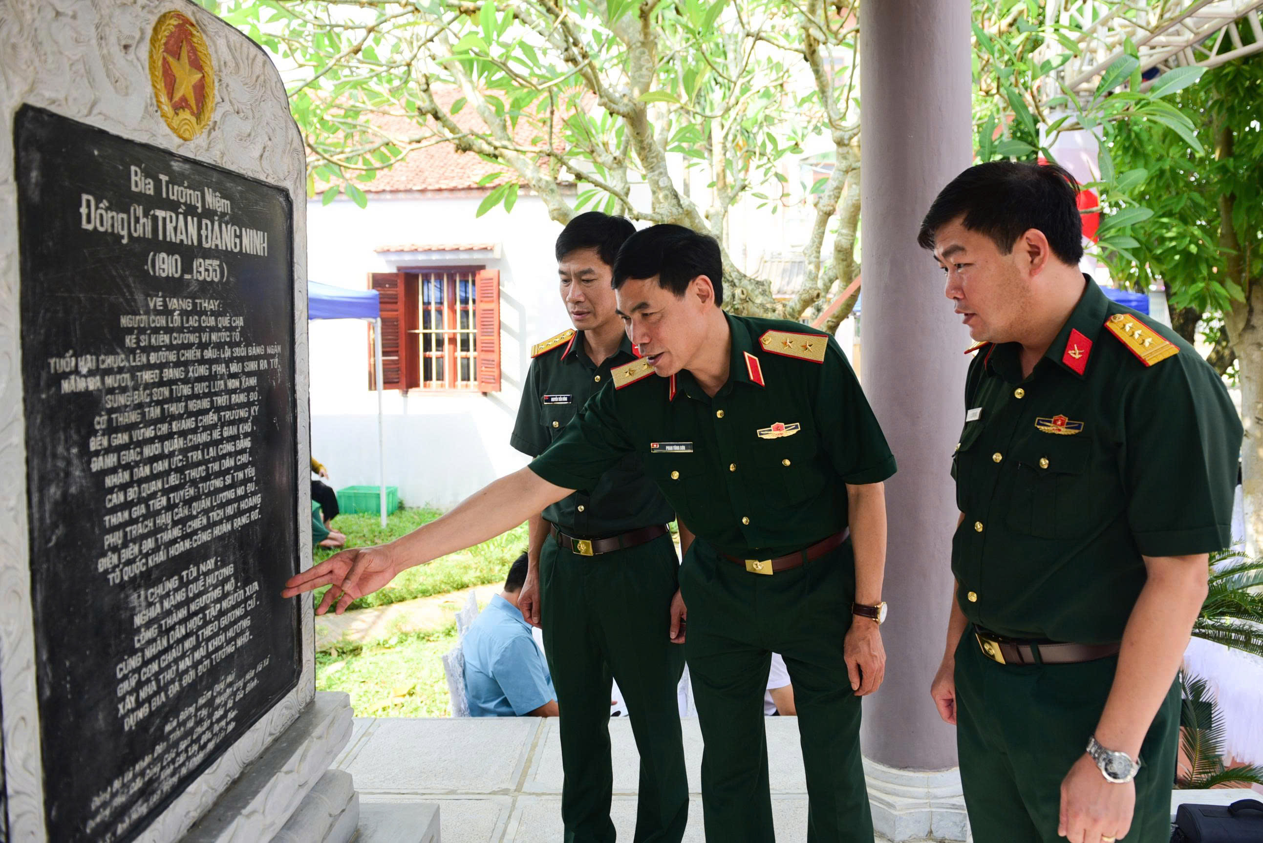 HỌC VIỆN HẬU CẦN DỰ LỄ KỶ NIỆM 115 NĂM NGÀY SINH VÀ  TƯỞNG NIỆM 70 NĂM NGÀY MẤT CỦA ĐỒNG CHÍ TRẦN ĐĂNG NINH