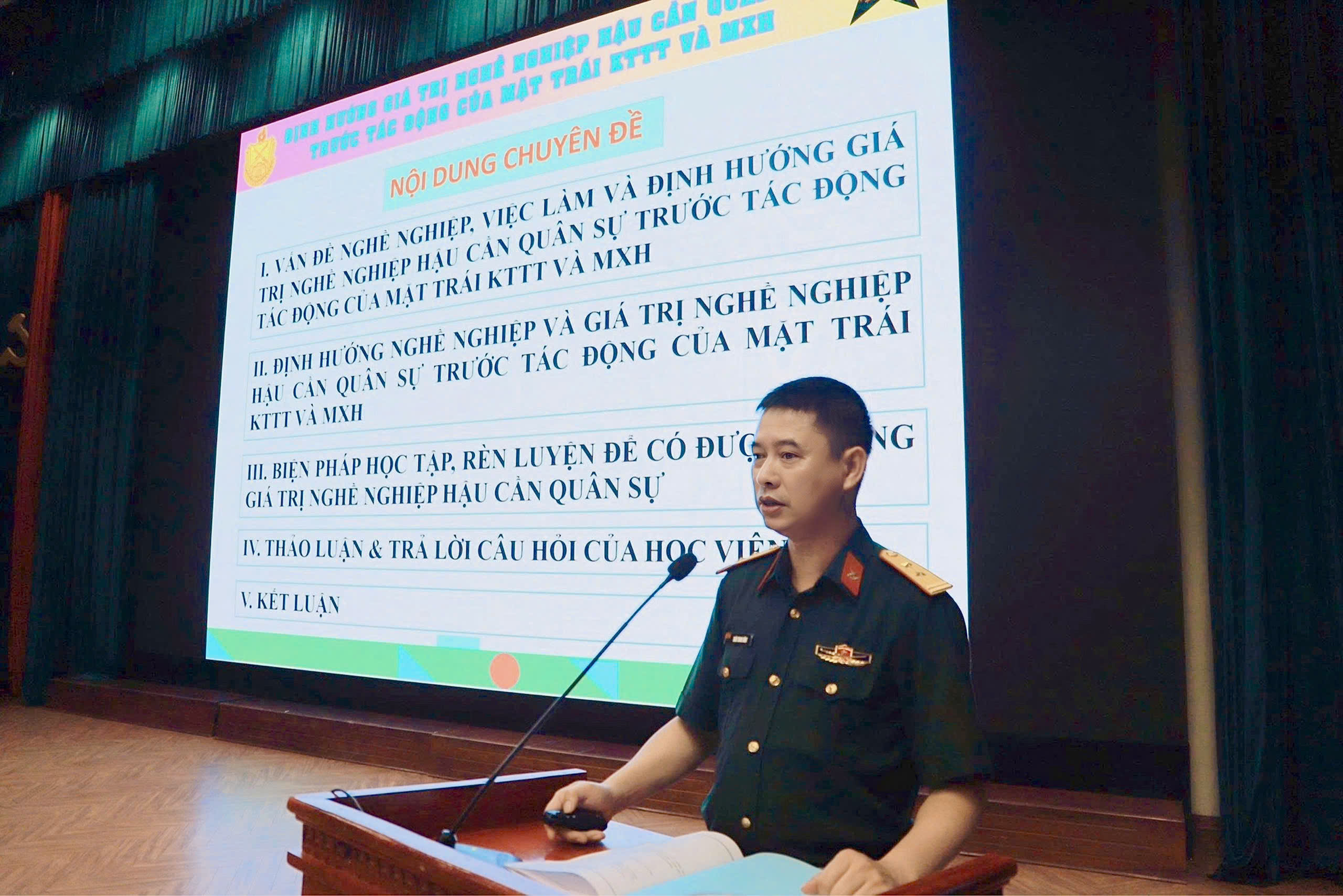 ĐỊNH HƯỚNG GIÁ TRỊ NGHỀ NGHIỆP CHO HỌC VIÊN TRƯỚC TÁC ĐỘNG CỦA MẶT TRÁI KINH TẾ THỊ TRƯỜNG VÀ MẠNG XÃ HỘI