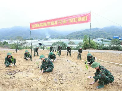 TIỂU ĐOÀN 2, HỌC VIỆN HẬU CẦN HƯỞNG ỨNG LỄ PHÁT ĐỘNG “TẾT TRỒNG CÂY, ĐỜI ĐỜI NHỚ ƠN BÁC HỒ”