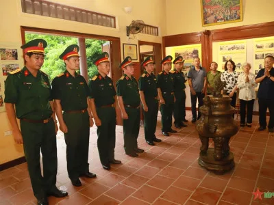DÂNG HƯƠNG VÀ TRỒNG CÂY XANH TẠI KHU LƯU NIỆM ĐỒNG CHÍ TRẦN ĐĂNG NINH​