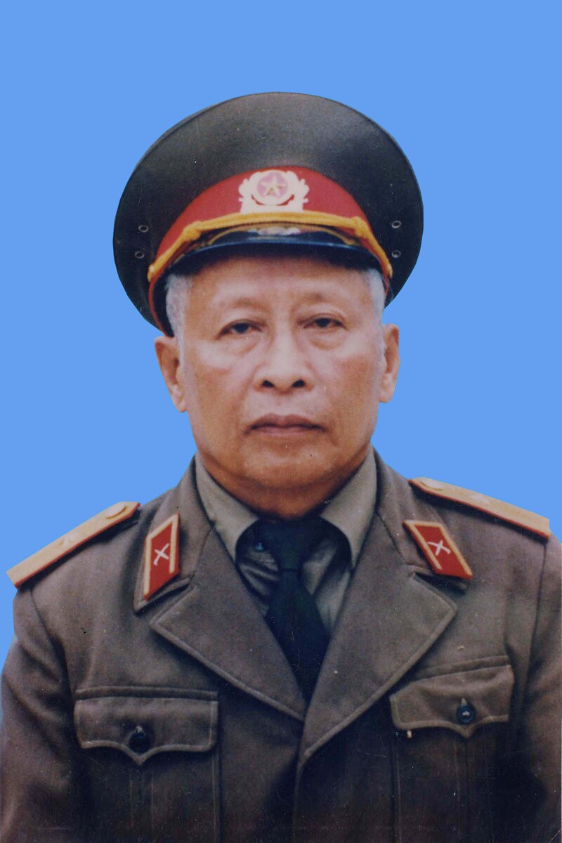 Thiếu tướng Phùng Bá Thường