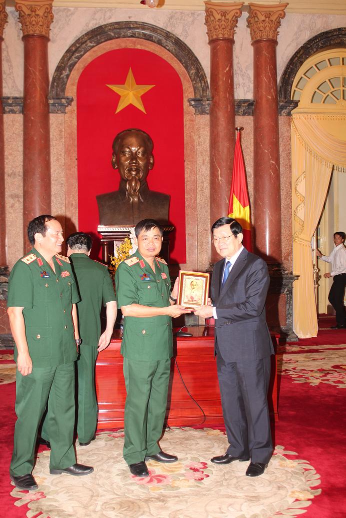 CHỦ TỊCH NƯỚC GẶP MẶT CÁN BỘ, GIẢNG VIÊN TIÊU BIỂU, HỌC VIÊN GIỎI CỦA HỌC VIỆN HẬU CẦN - Gallery - 1