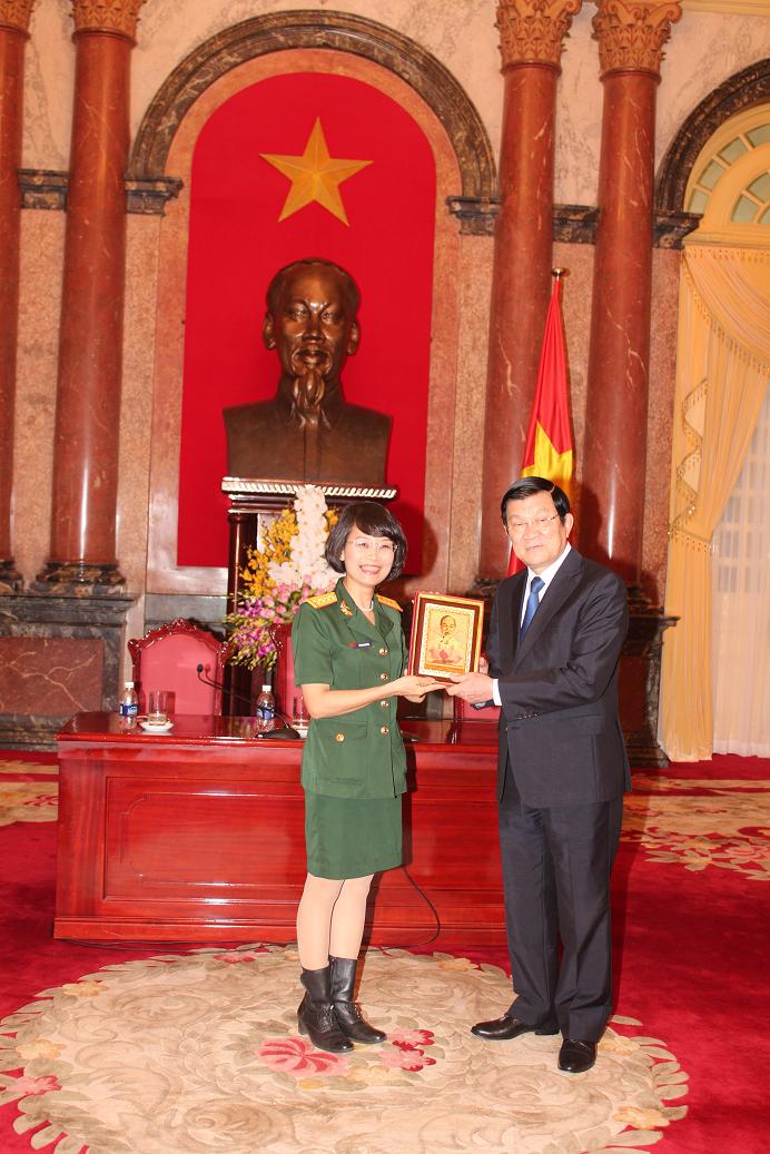 CHỦ TỊCH NƯỚC GẶP MẶT CÁN BỘ, GIẢNG VIÊN TIÊU BIỂU, HỌC VIÊN GIỎI CỦA HỌC VIỆN HẬU CẦN - Gallery - 2