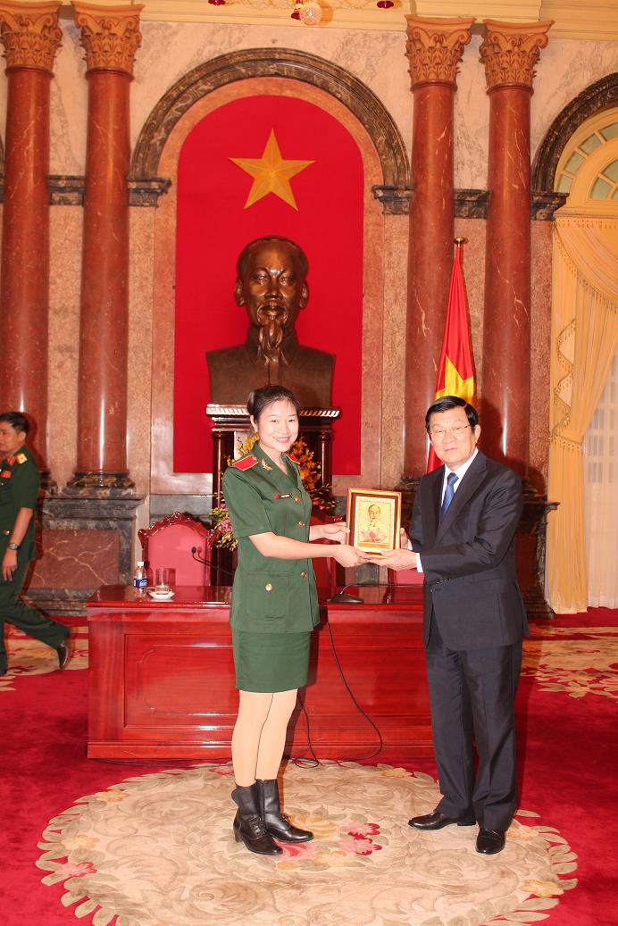 CHỦ TỊCH NƯỚC GẶP MẶT CÁN BỘ, GIẢNG VIÊN TIÊU BIỂU, HỌC VIÊN GIỎI CỦA HỌC VIỆN HẬU CẦN - Gallery - 3