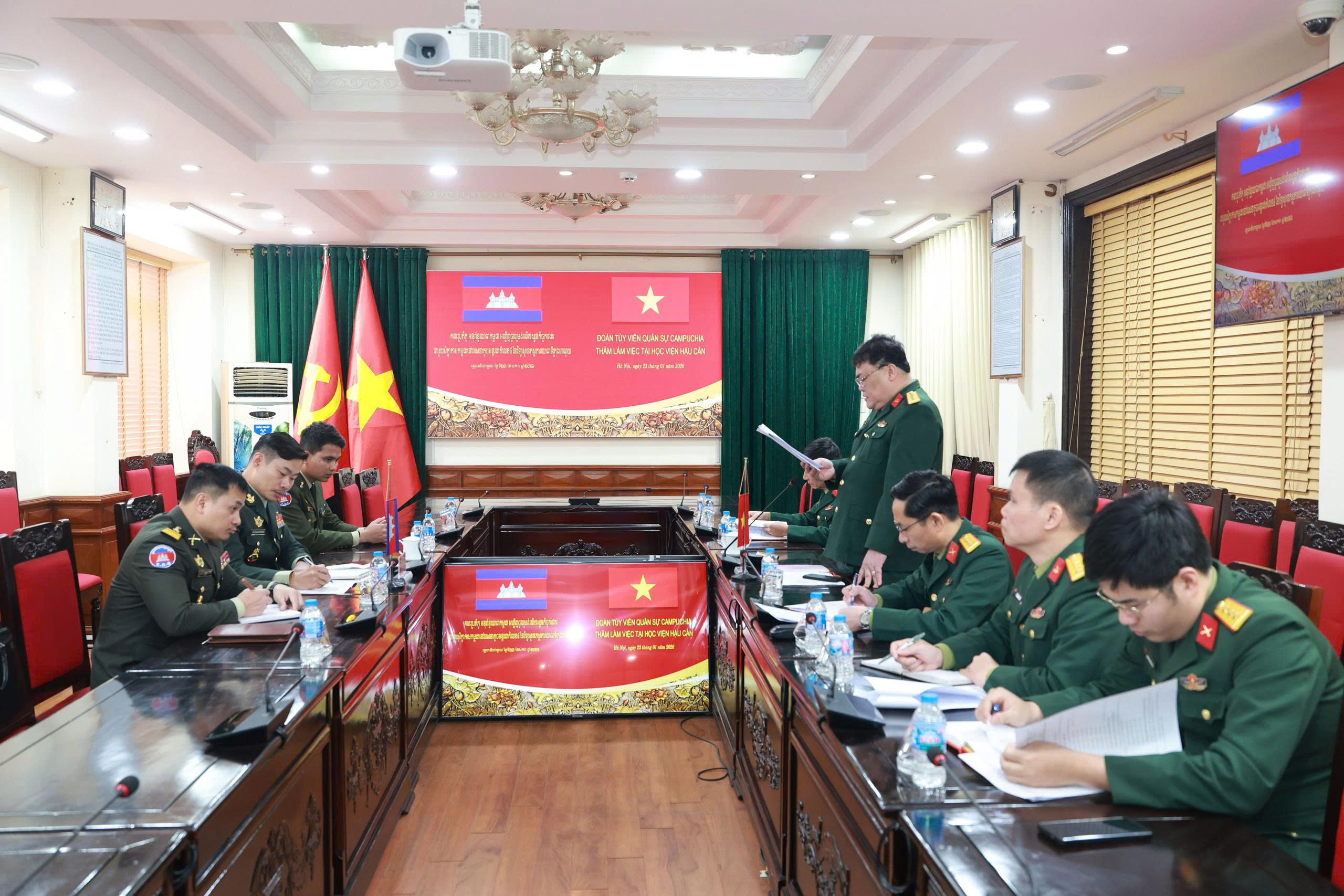 HỌC VIỆN HẬU CẦN TĂNG CƯỜNG PHỐI HỢP ĐÀO TẠO HỌC VIÊN QUÂN SỰ CHO QUÂN ĐỘI HOÀNG GIA CAMPUCHIA