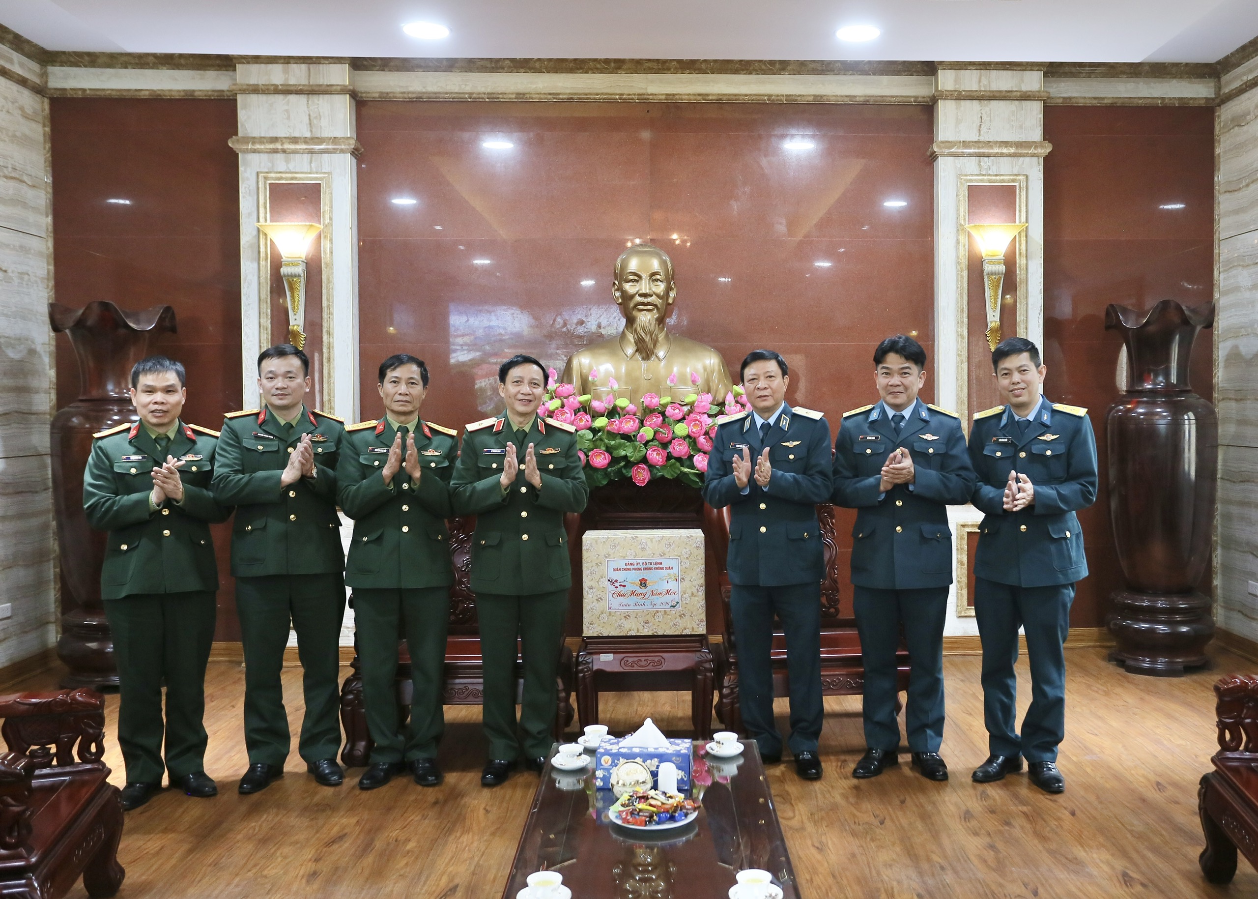 NHIỀU ĐƠN VỊ TRONG TOÀN QUÂN THĂM, CHÚC MỪNG NĂM MỚI HỌC VIỆN HẬU CẦN