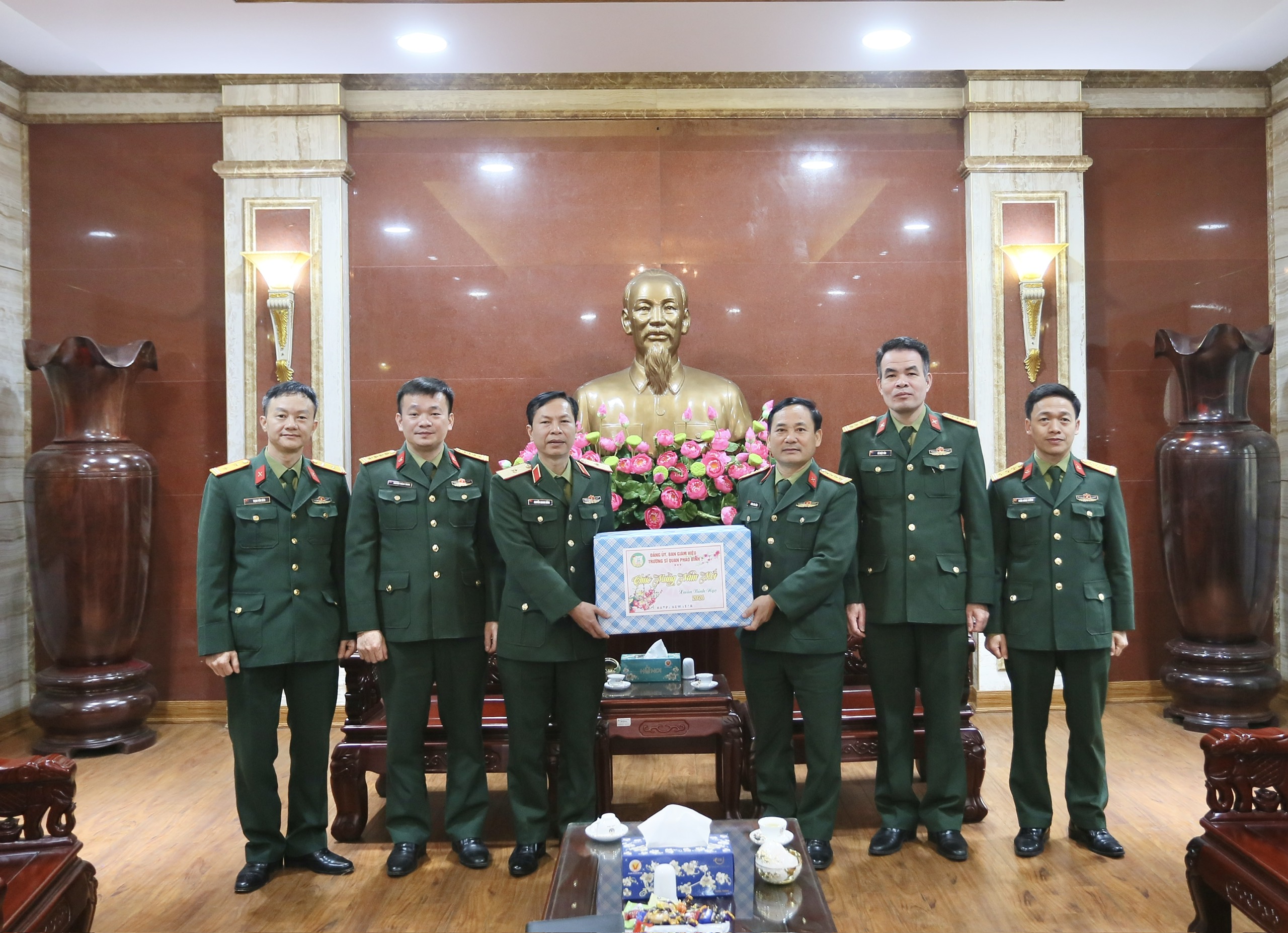 HỌC VIỆN HẬU CẦN: THẮM TÌNH ĐOÀN KẾT, GẮN BÓ VỚI CÁC ĐƠN VỊ, ĐỊA PHƯƠNG TRONG MÙA XUÂN MỚI