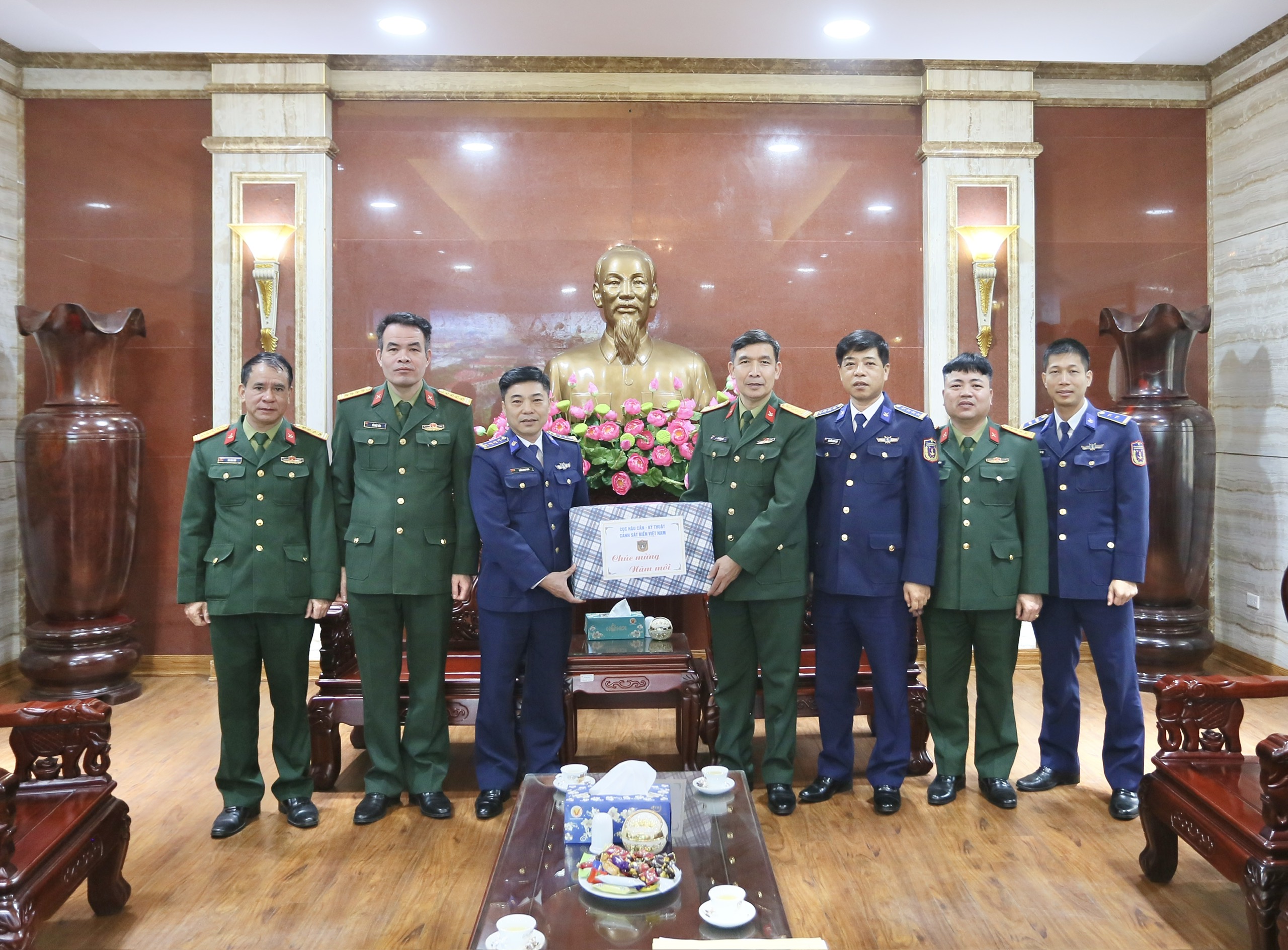 NHIỀU ĐƠN VỊ TRONG TOÀN QUÂN CHÚC TẾT HỌC VIỆN HẬU CẦN NHÂN DỊP XUÂN MỚI