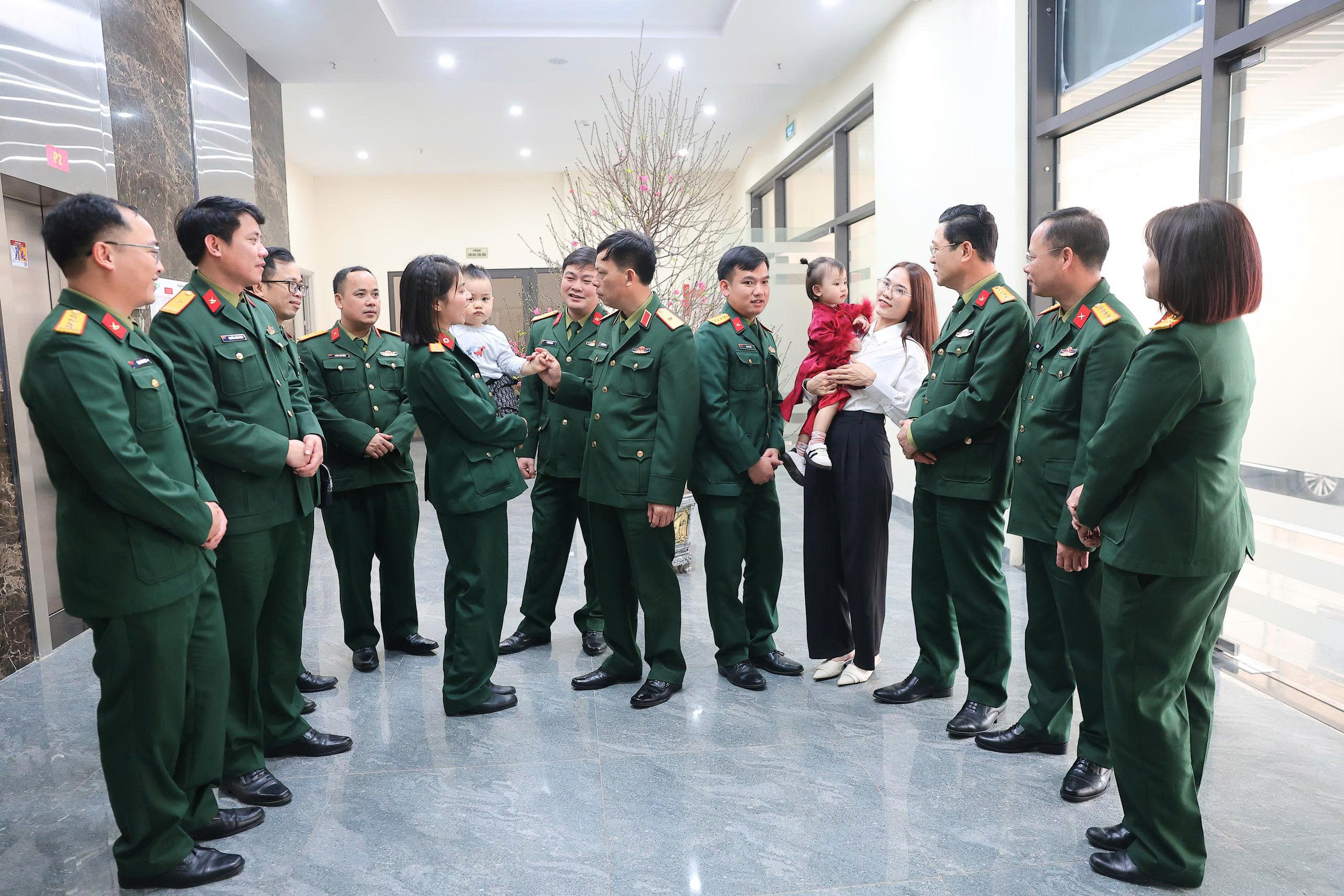 ẤM ÁP NGHĨA TÌNH TẠI KHU NHÀ CÔNG VỤ HỌC VIỆN HẬU CẦN