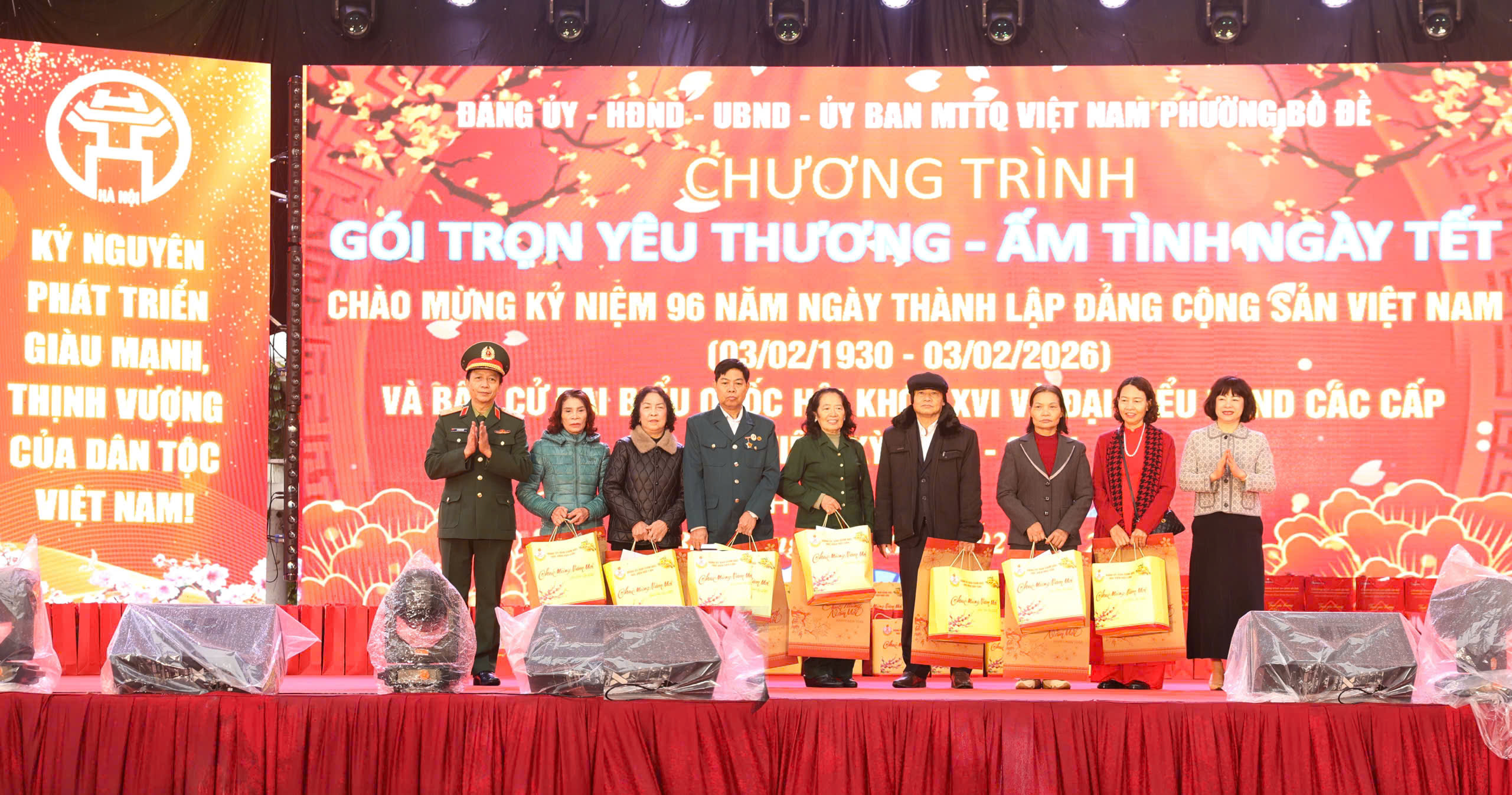 TUỔI TRẺ HỌC VIỆN HẬU CẦN THAM GIA CHƯƠNG TRÌNH “GÓI YÊU THƯƠNG - ẤM TÌNH NGÀY TẾT”