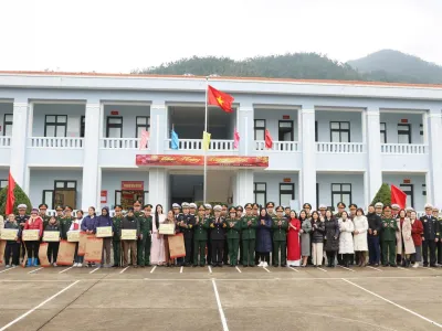 HỌC VIỆN HẬU CẦN MANG TẾT ĐẾN VỚI CÁN BỘ, CHIẾN SĨ VÀ NHÂN DÂN NƠI ĐẢO XA